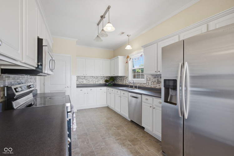 Listing Image 18
