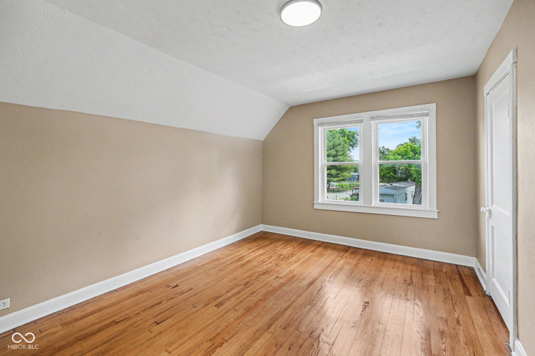 Listing Image 17