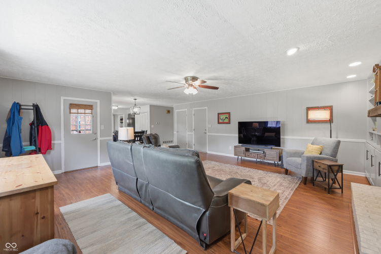 Listing Image 14