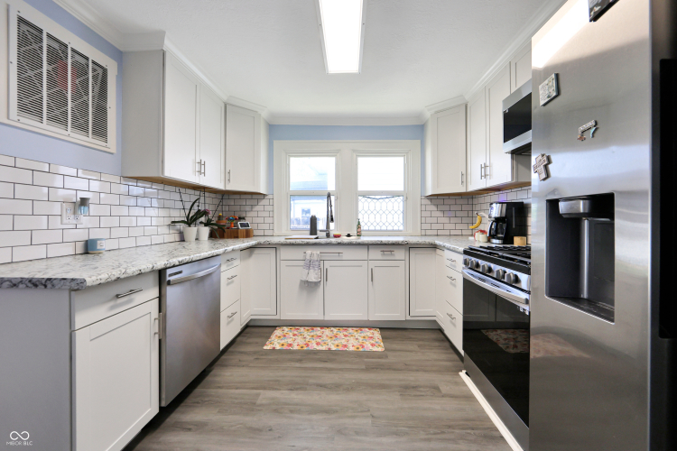 Listing Image 8