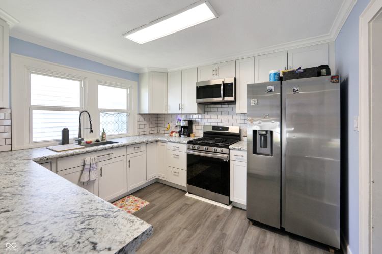 Listing Image 10