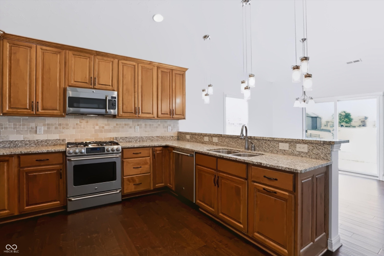 Listing Image 19