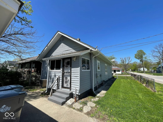 Listing Image 4