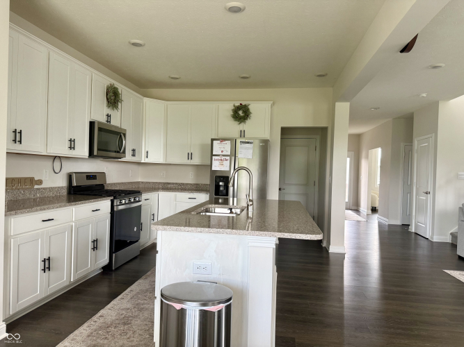 Listing Image 15