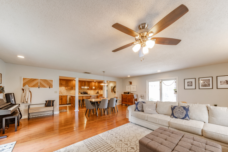 Listing Image 12