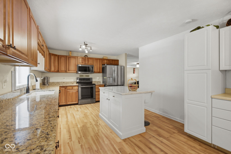 Listing Image 16