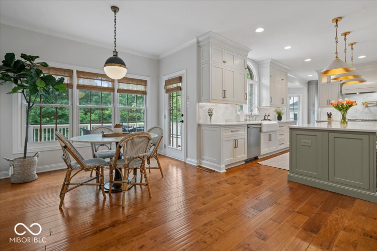 Listing Image 11