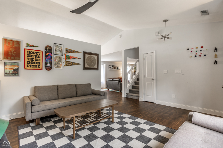 Listing Image 7