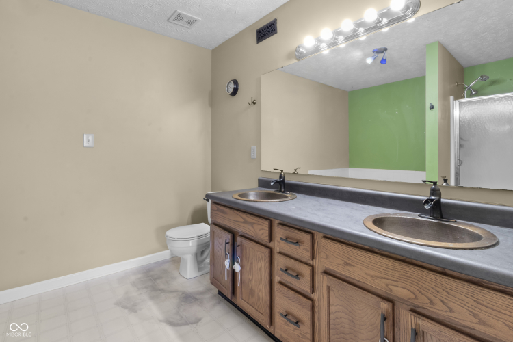 Listing Image 52