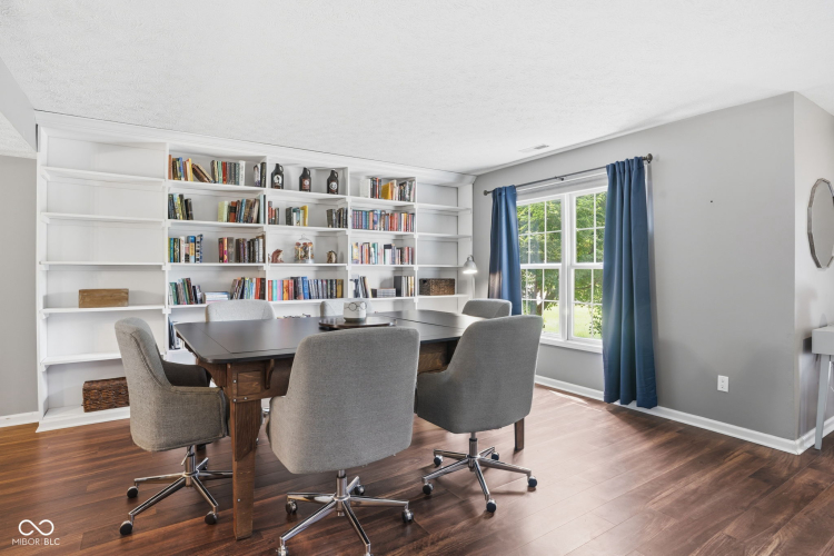 Listing Image 10