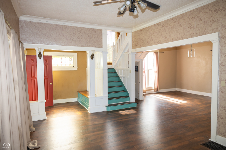 Listing Image 4