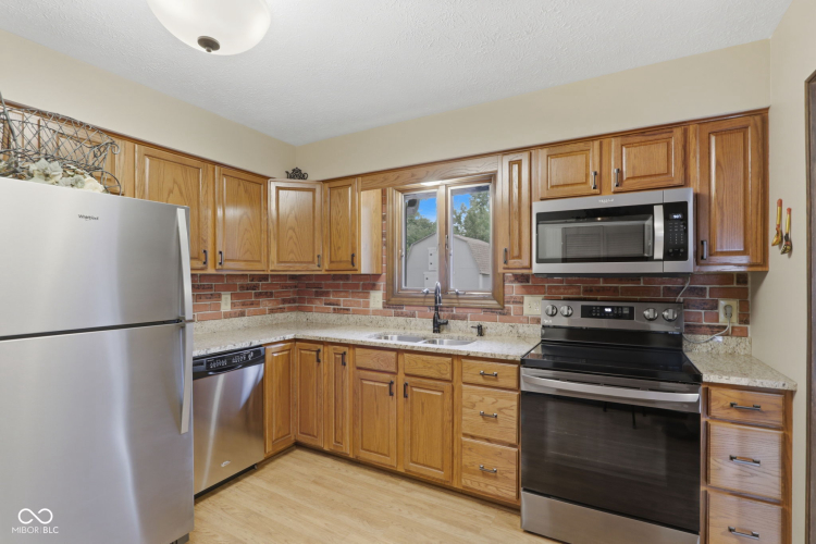 Listing Image 11