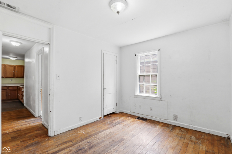 Listing Image 18