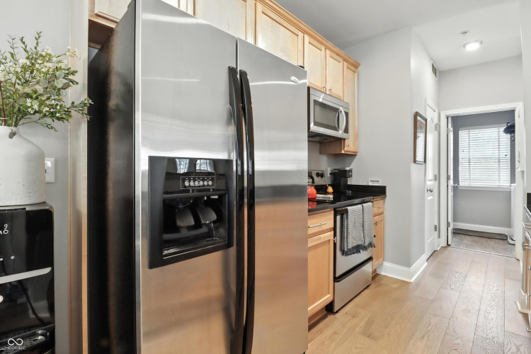 Listing Image 6