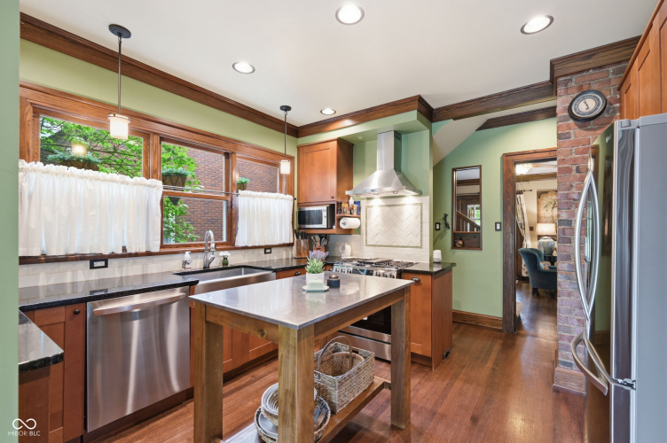 Listing Image 11