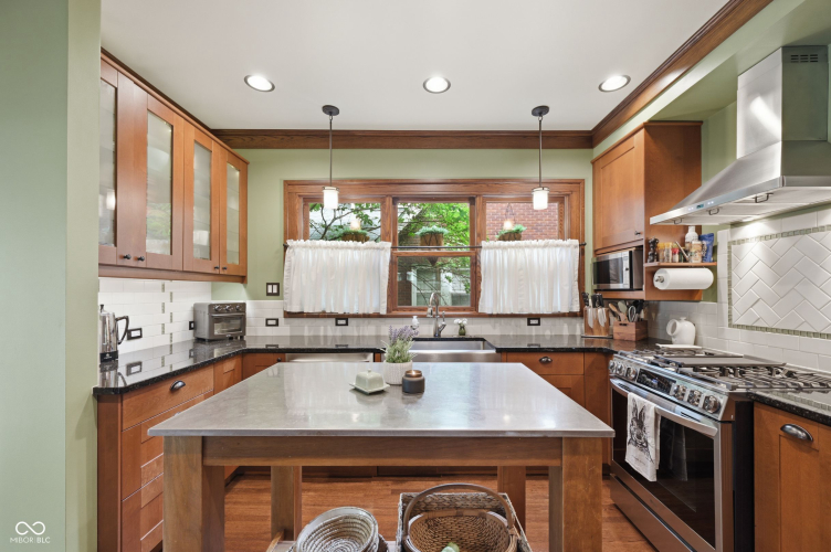 Listing Image 12