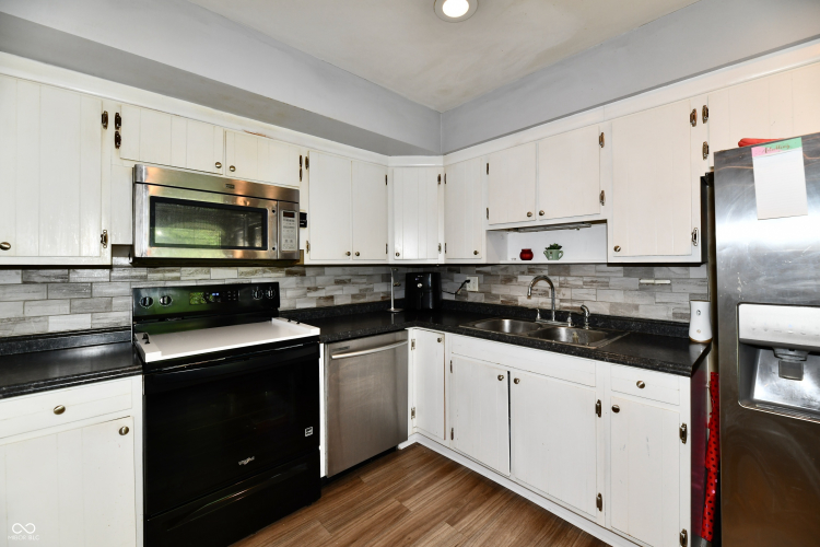 Listing Image 11