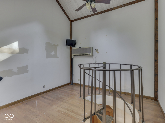 Listing Image 54