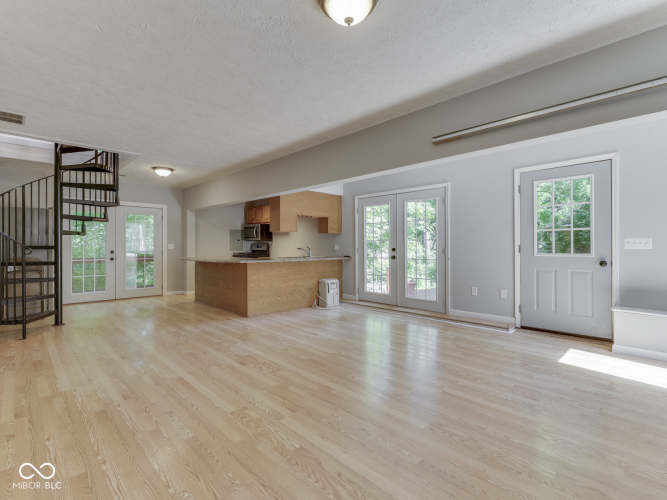 Listing Image 64