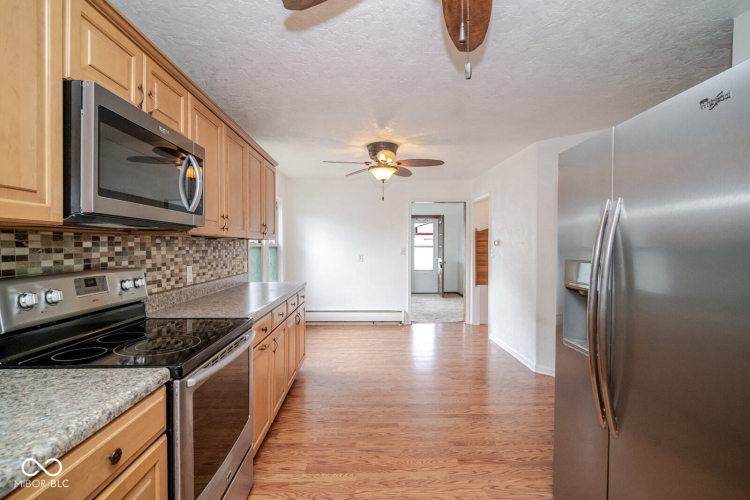 Listing Image 9