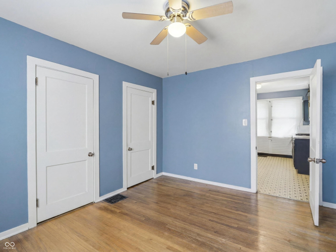 Listing Image 16