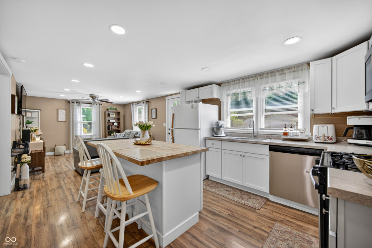 Listing Image 13