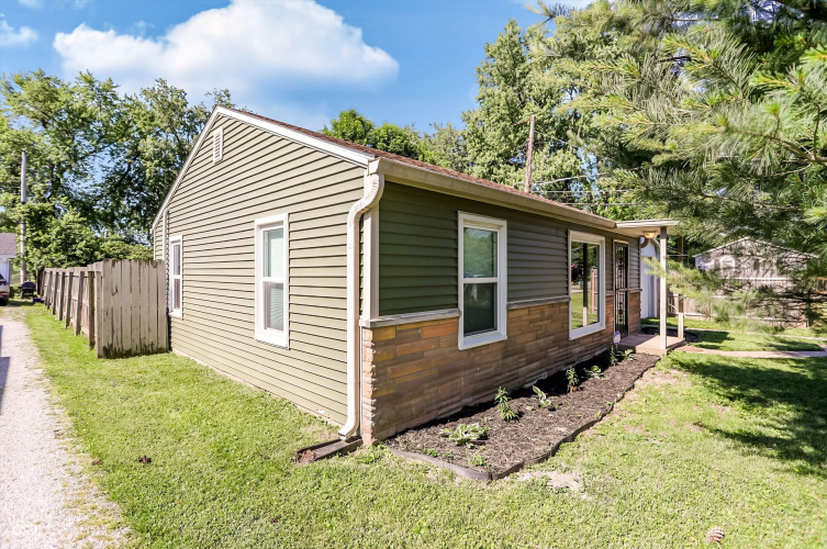 Listing Image 3