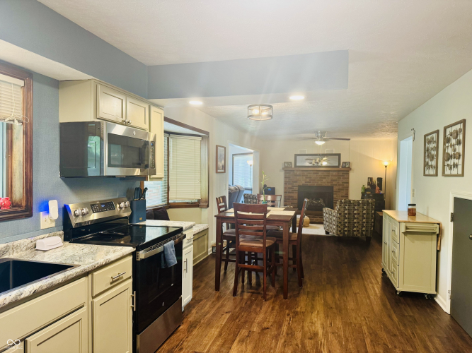 Listing Image 12