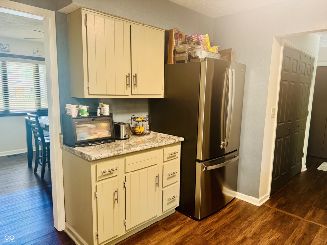 Listing Image 10
