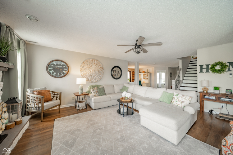 Listing Image 12