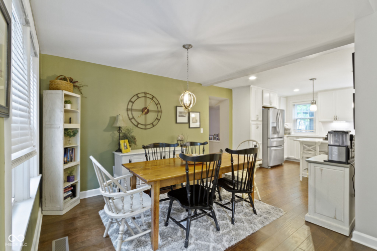 Listing Image 10