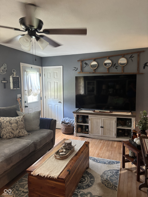 Listing Image 6