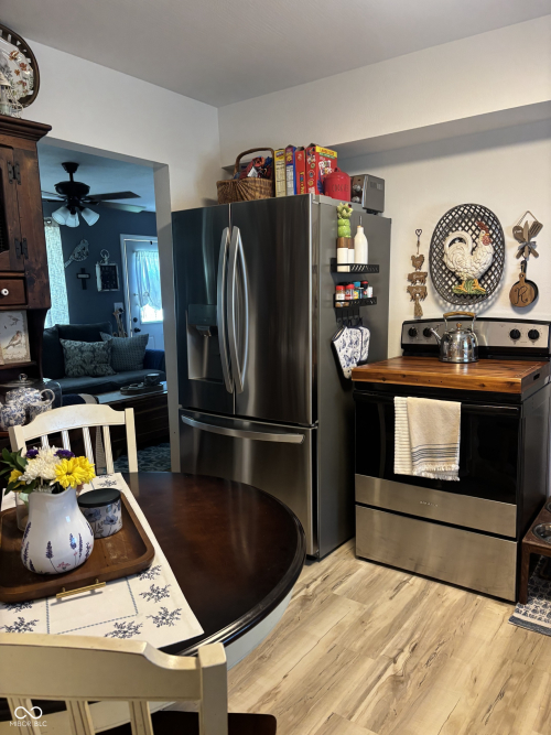 Listing Image 10