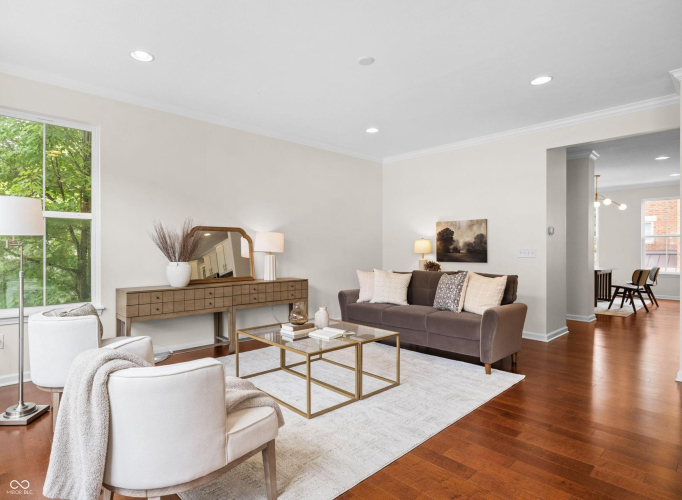 Listing Image 10