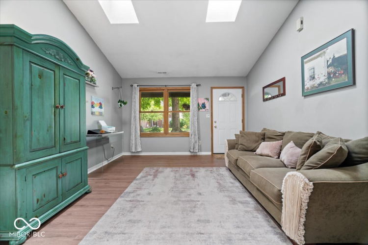 Listing Image 3