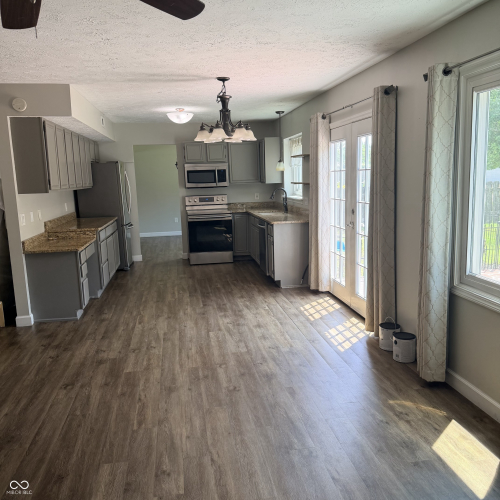 Listing Image 10