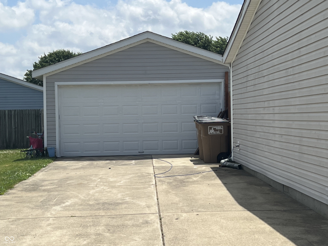 Listing Image 4