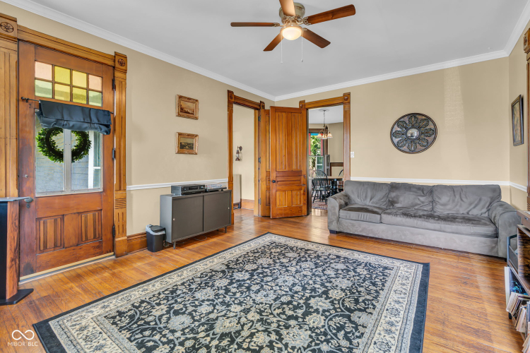 Listing Image 11