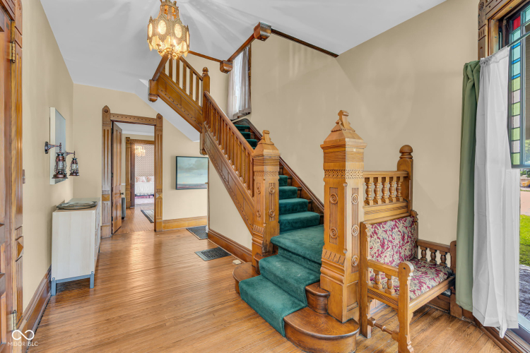 Listing Image 6