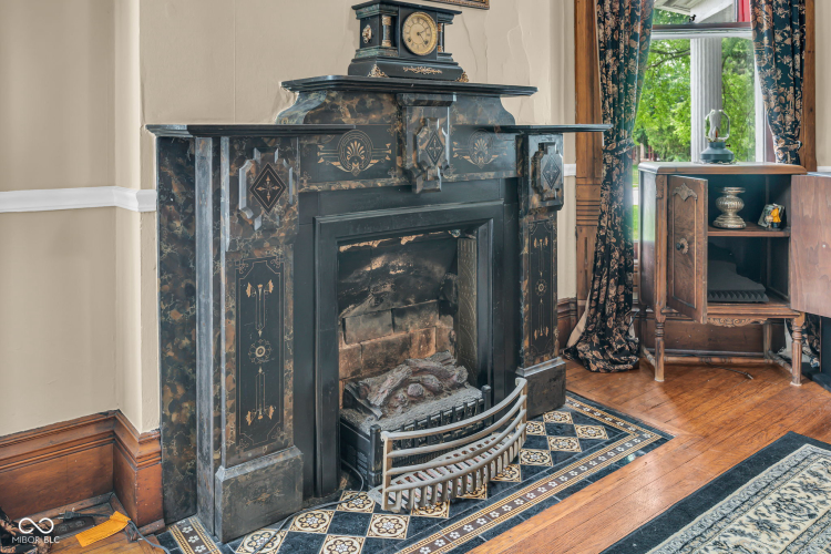 Listing Image 10