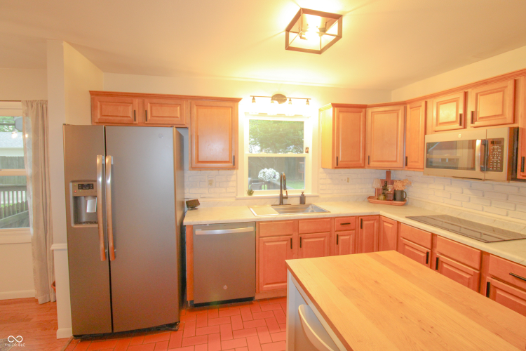 Listing Image 4