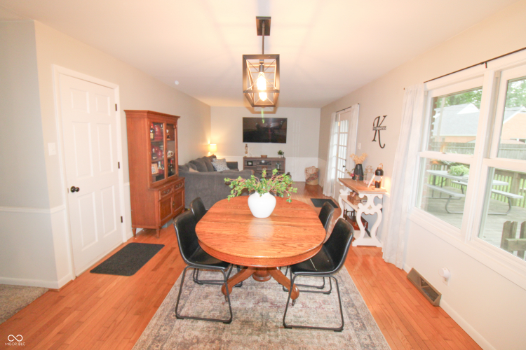 Listing Image 6