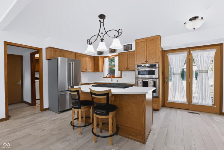 Listing Image 11