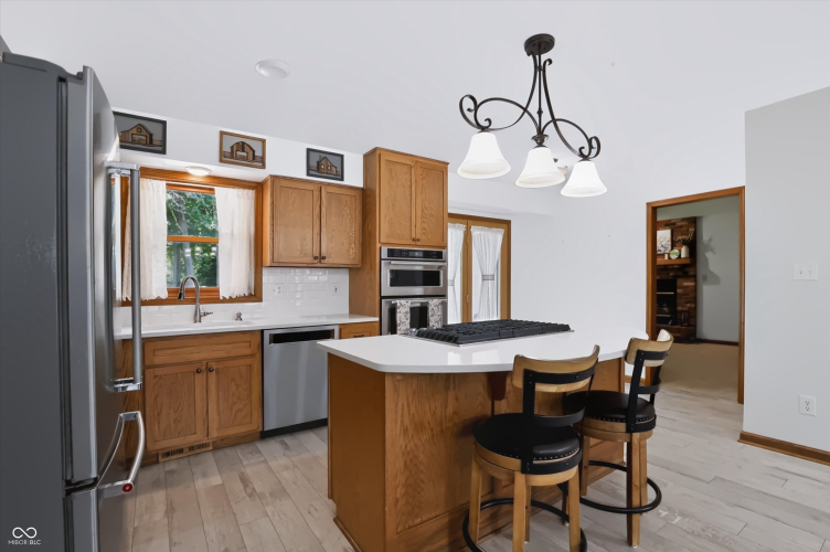 Listing Image 12