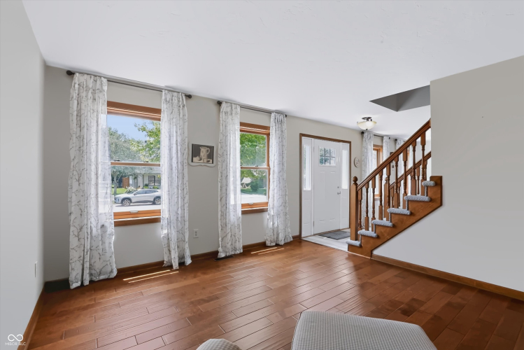 Listing Image 9