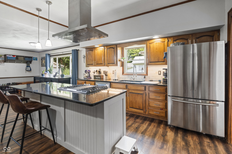 Listing Image 9