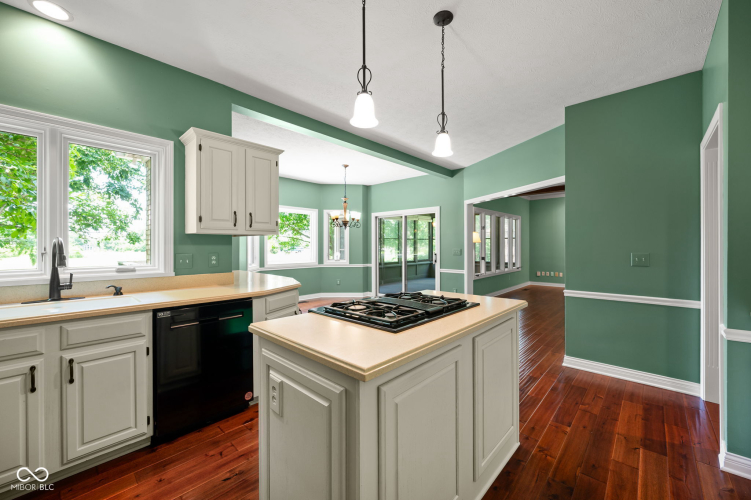 Listing Image 13