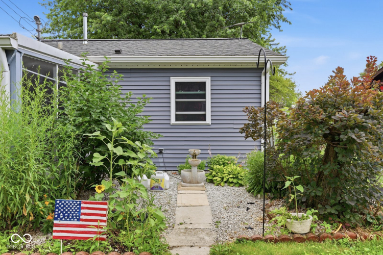 Listing Image 6