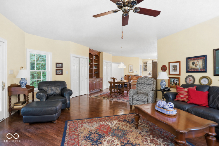Listing Image 14