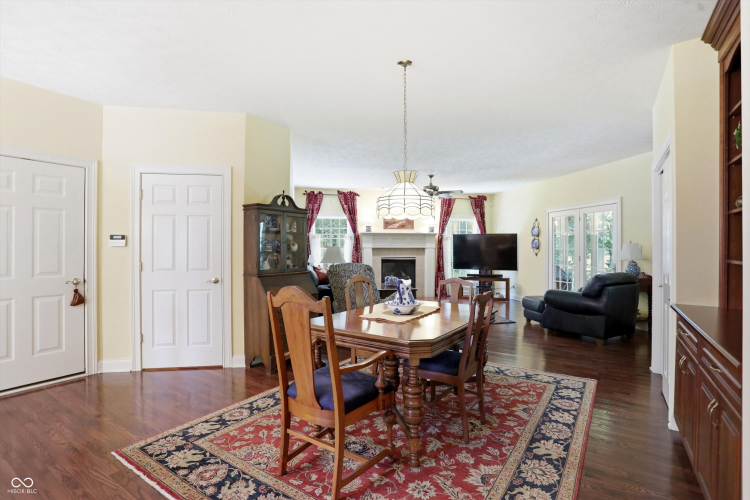 Listing Image 17